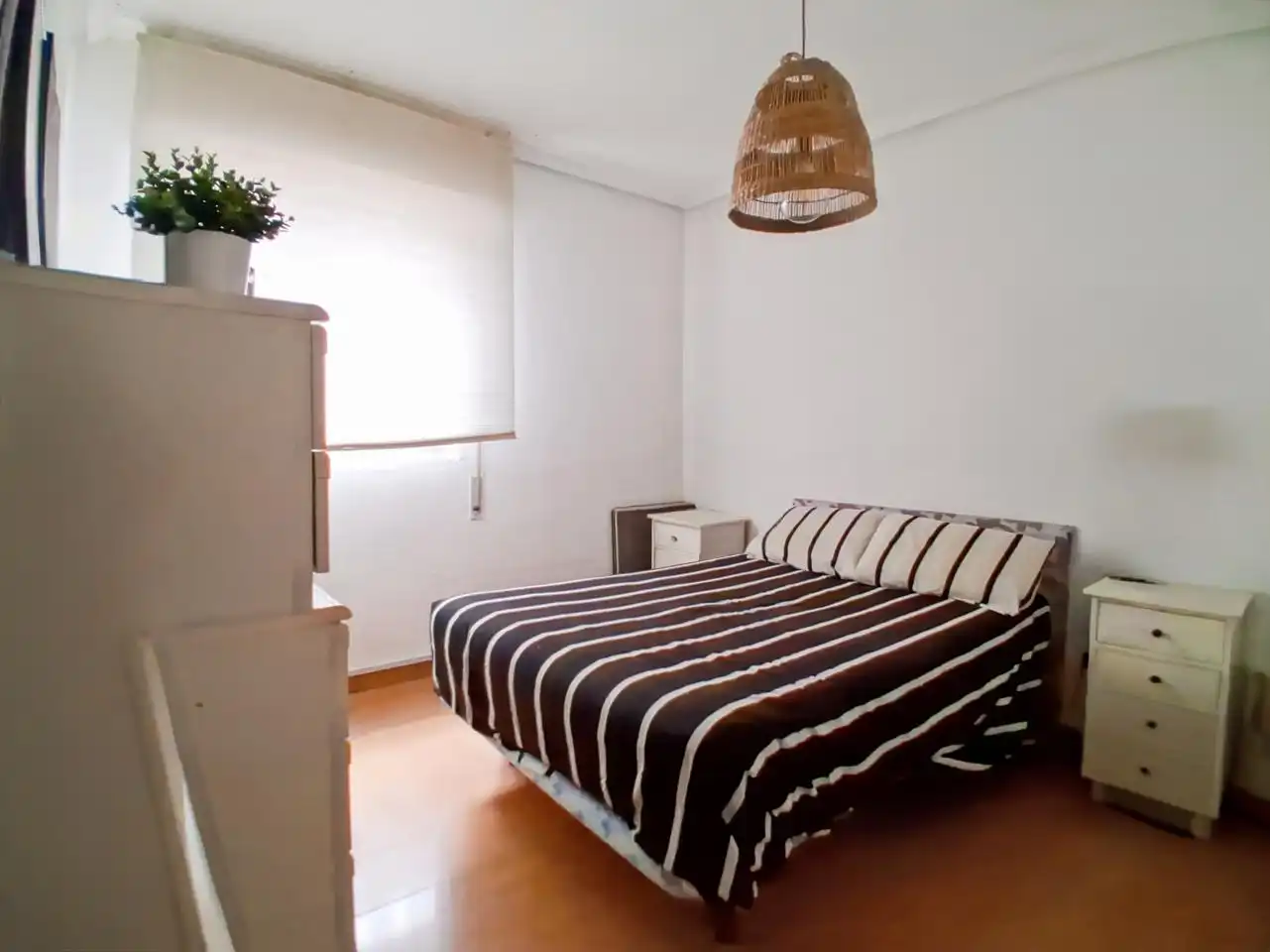 Habitación de Planta baja en venta en Madrid con Calefacción