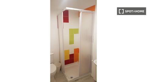 Photo 3 of Flat to share in Lucero, Madrid