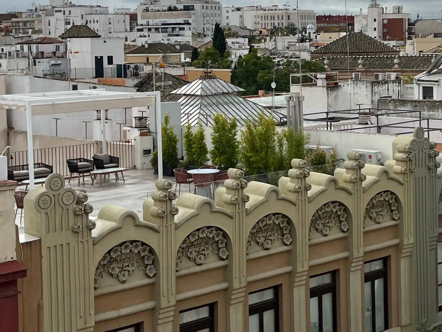 Terrassa de Casa o xalet en venda en Sevilla amb Aire condicionat, Calefacció i Jardí privat