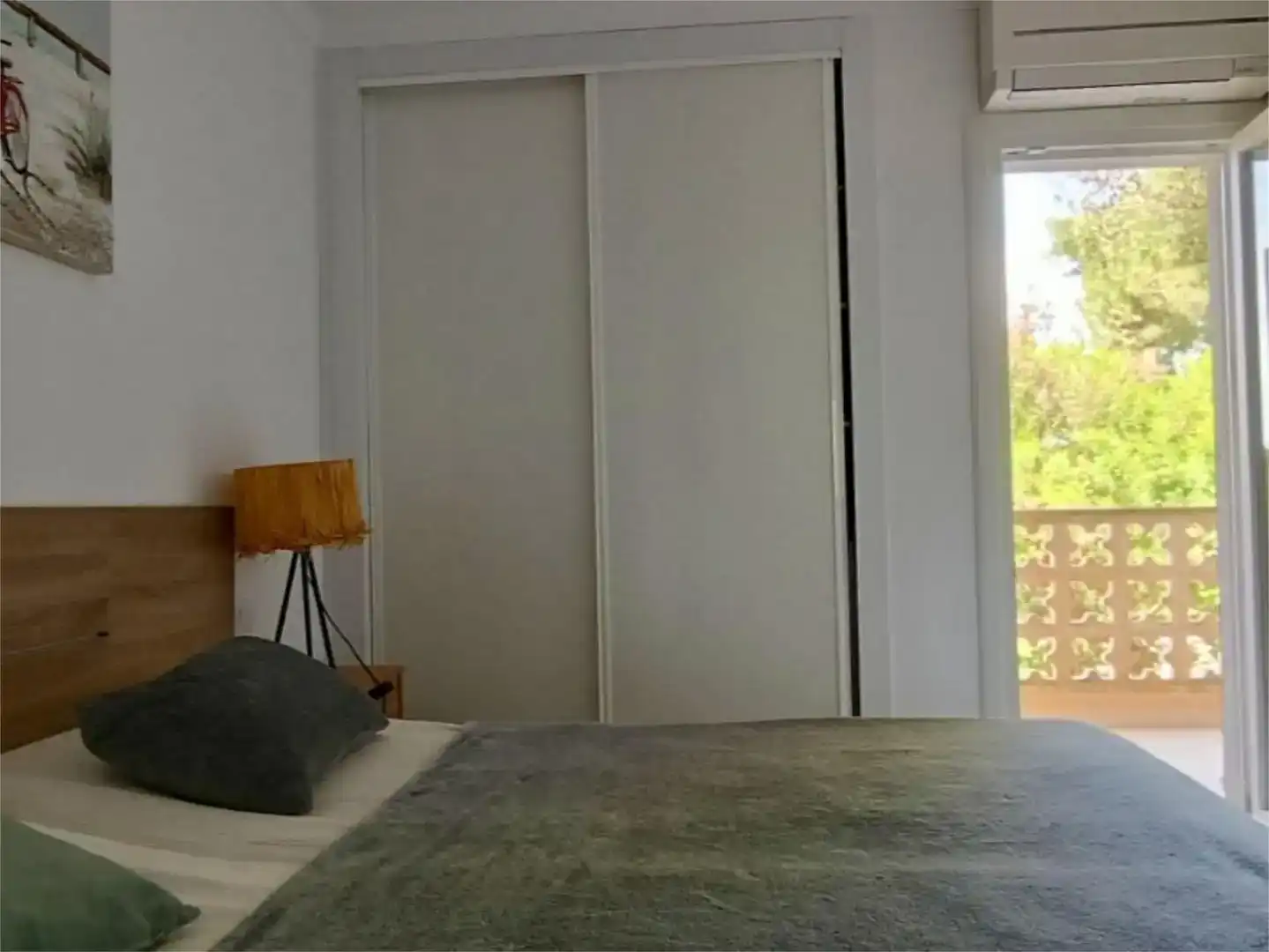 Dormitori de Apartament de lloguer en Pollença amb Aire condicionat, Jardí privat i Parquet