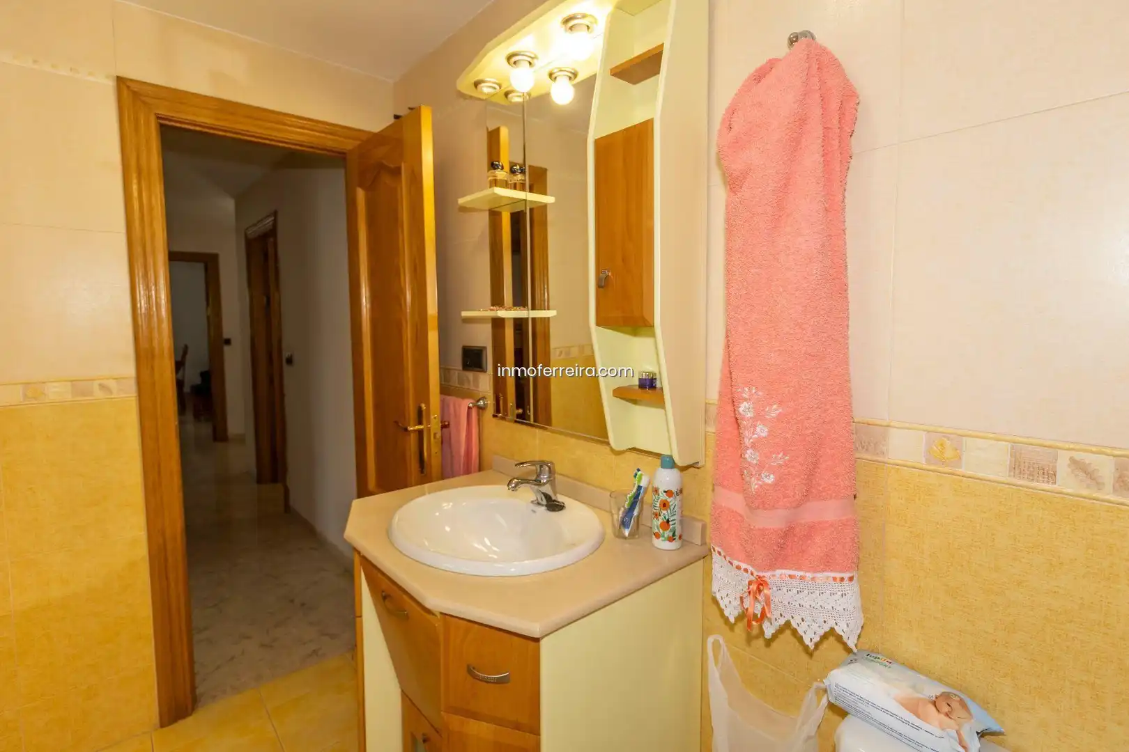 Bathroom of Houses for sale in Darro  with Storage room