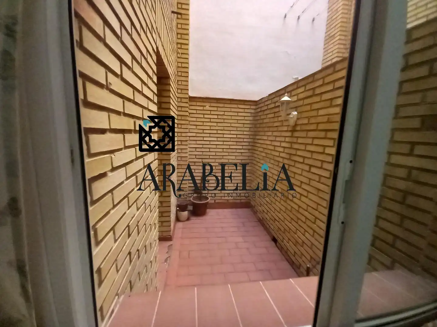 Wohnung zum Verkauf in Córdoba mit Klimaanlage, Abstellraum und Möbliert