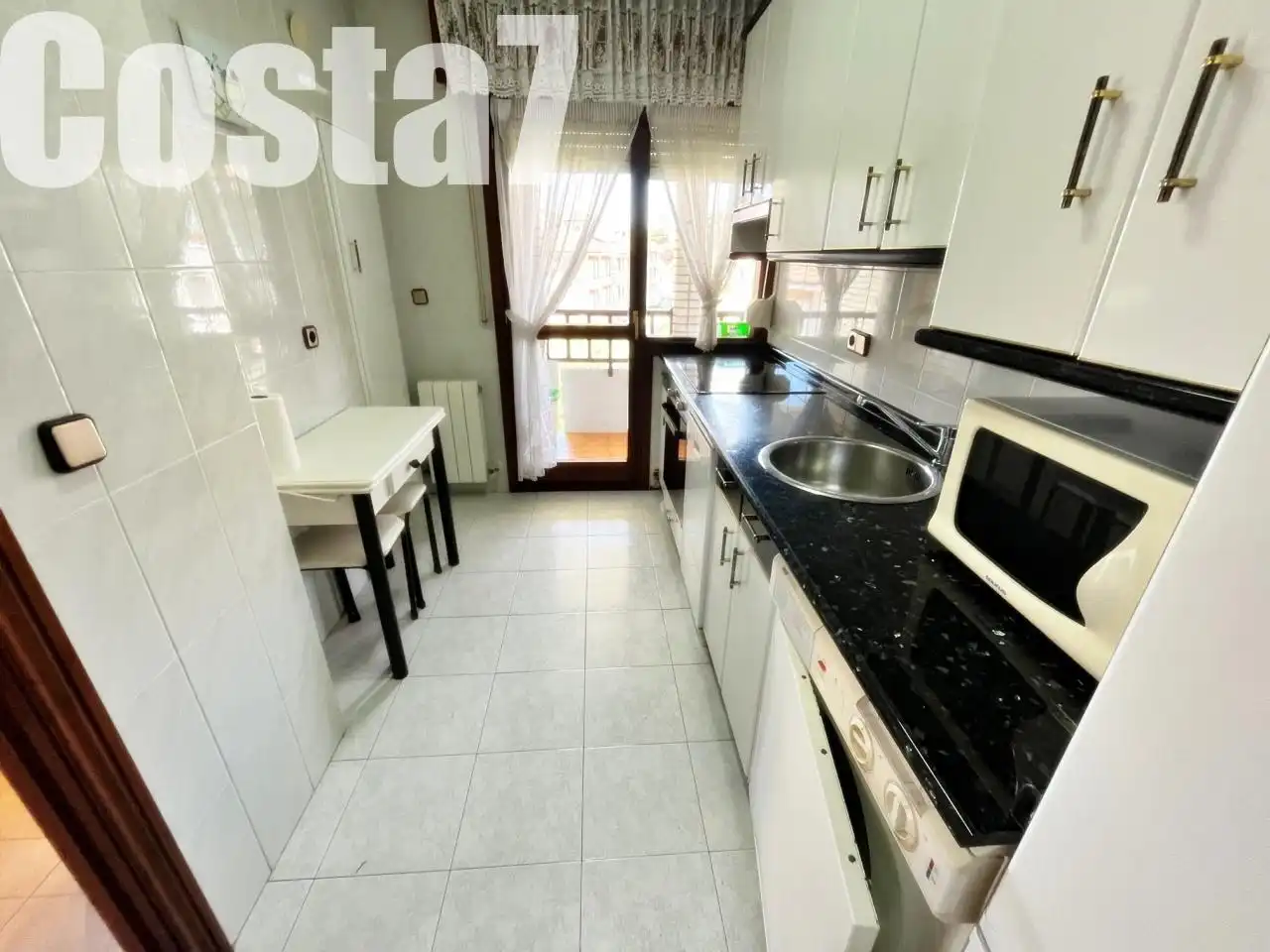 Cocina de Piso en venta en Noja con Terraza, Amueblado y Piscina comunitaria