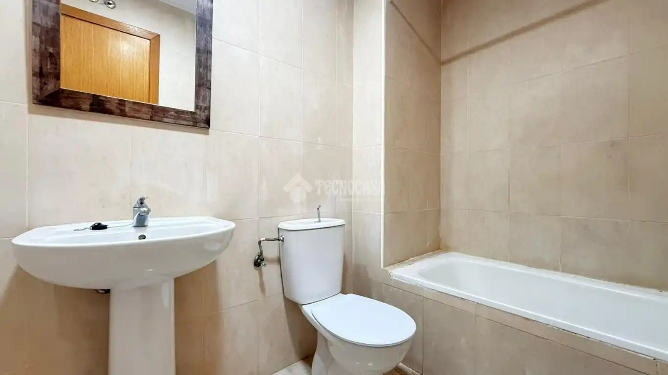 Baño de Piso en venta en Fuensalida con Calefacción y Parquet