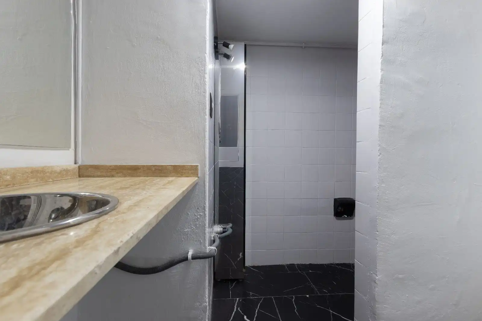 Bany de Local de lloguer en Nou Eixample Nord