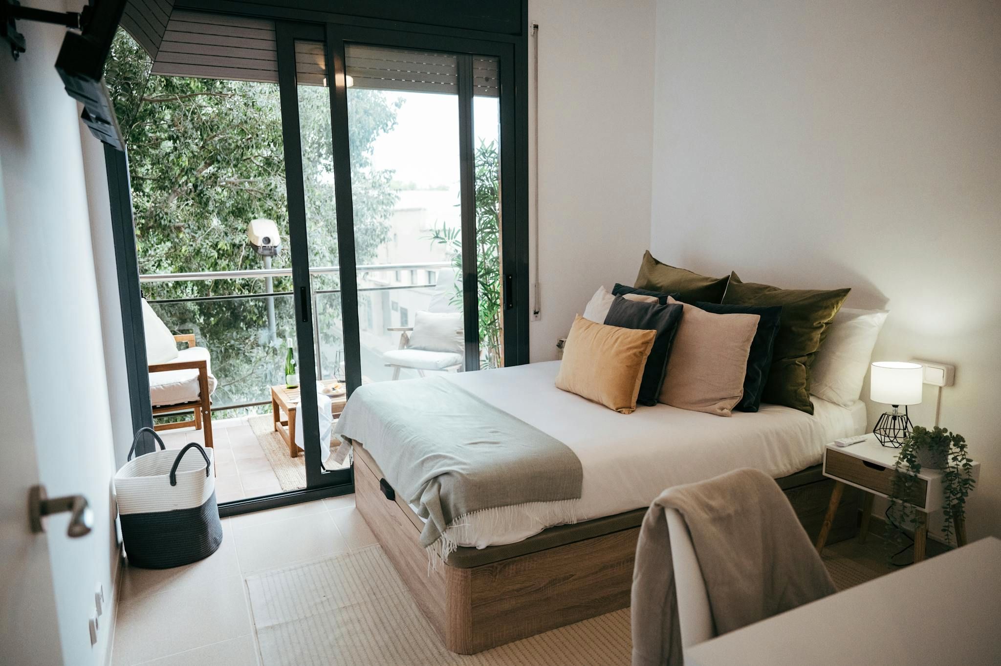 Bedroom of Flat to share in  Barcelona Capital  with Heating, Washing machine and TV