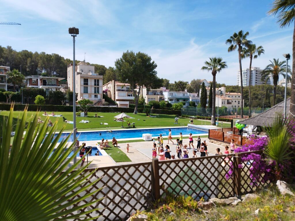 Piscina de Apartament de lloguer en Sitges amb Aire condicionat, Terrassa i Moblat
