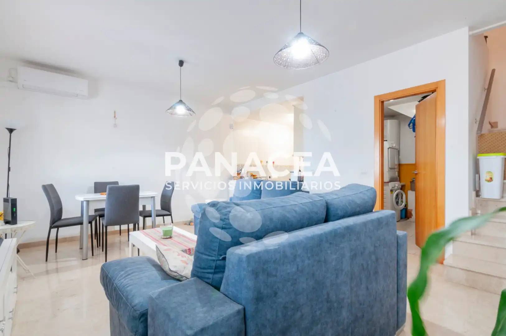 Sala de estar de Casa adosada en venta en Albuñol con Jardín privado, Terraza y Amueblado