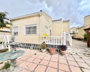 Vista exterior de Casa o xalet de lloguer en Torrevieja amb Aire condicionat, Calefacció i Moblat