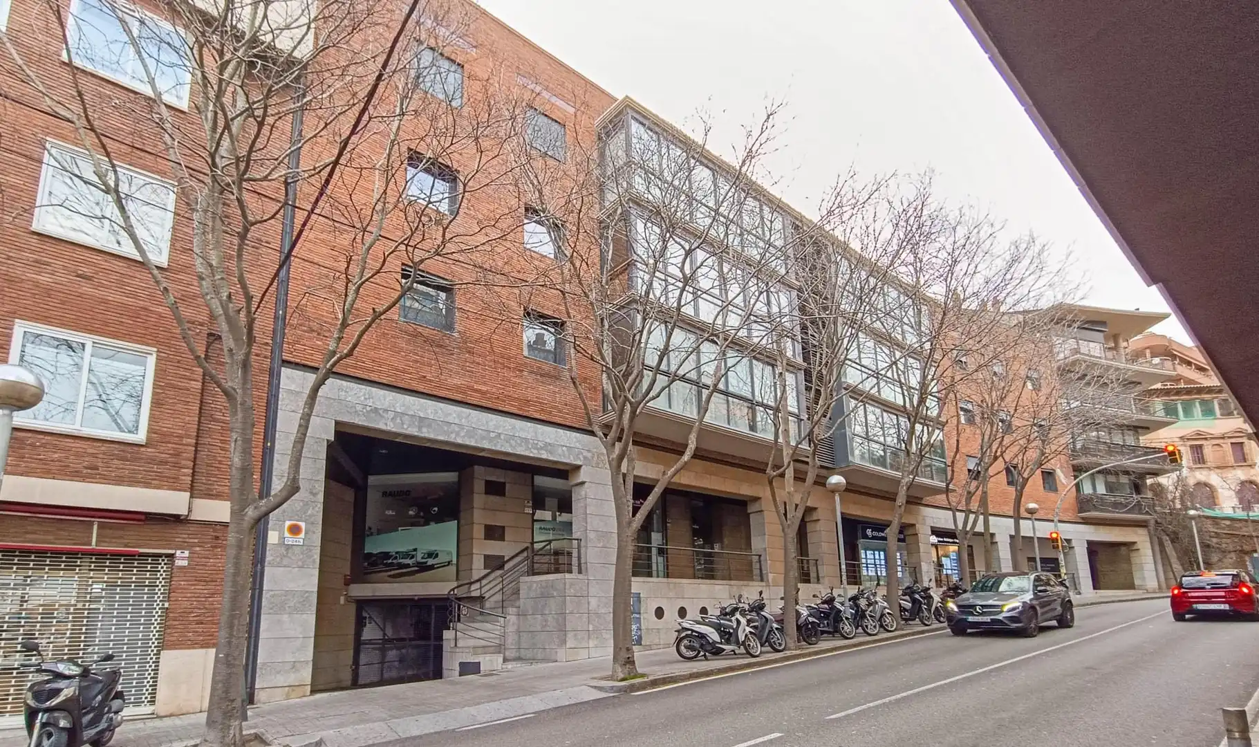 Vista exterior de Pis en venda en Barcelona amb Calefacció i Balcó