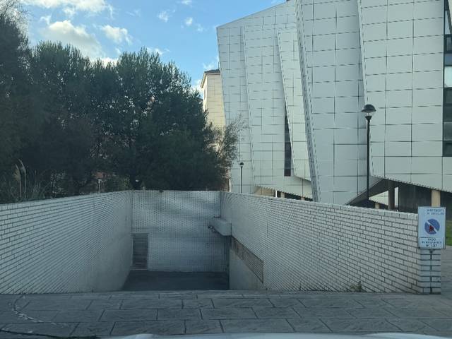 Garaje en Alquiler en Calle Luis Hauzeur, 21 en Salinas