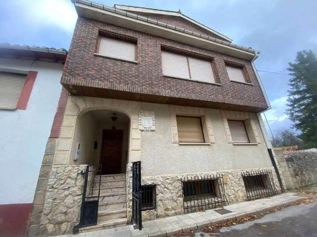 Haus mit Garten zum Verkauf in Valle de Valdebezana