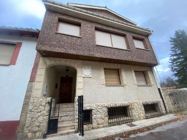 Haus mit Garten zum Verkauf in Valle de Valdebezana