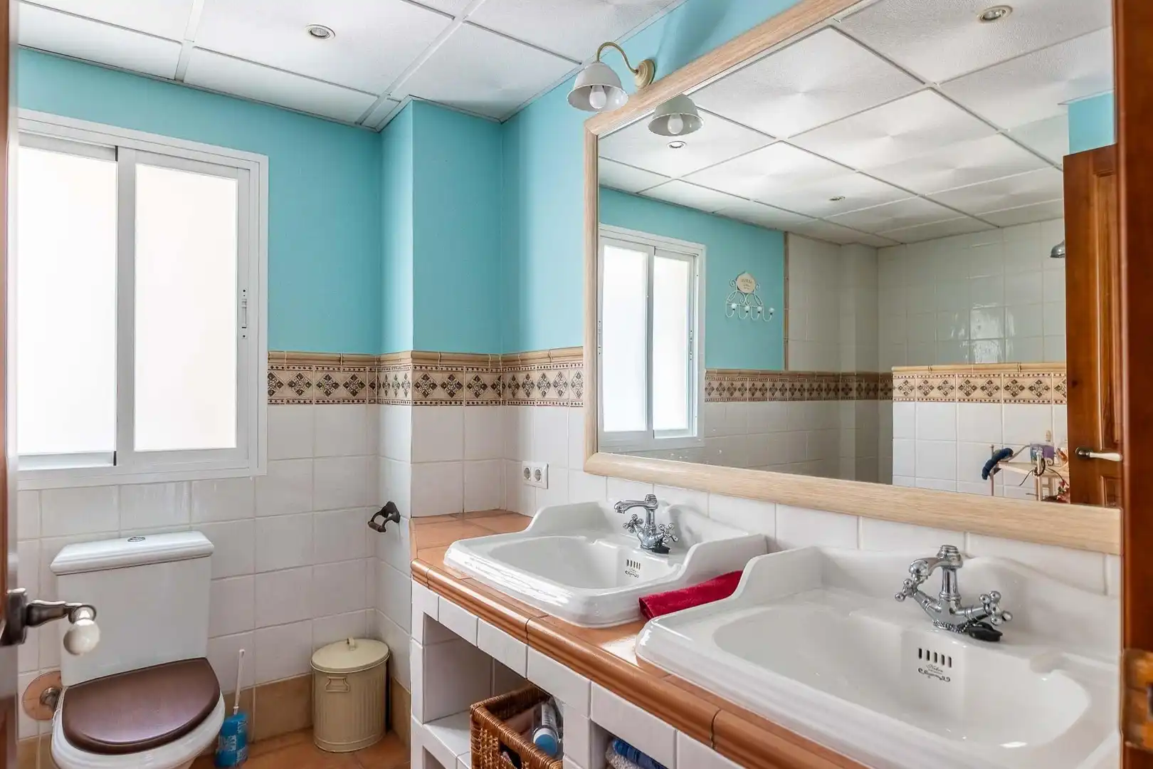 Baño de Casa adosada en venta en Almensilla con Aire acondicionado, Calefacción y Jardín privado