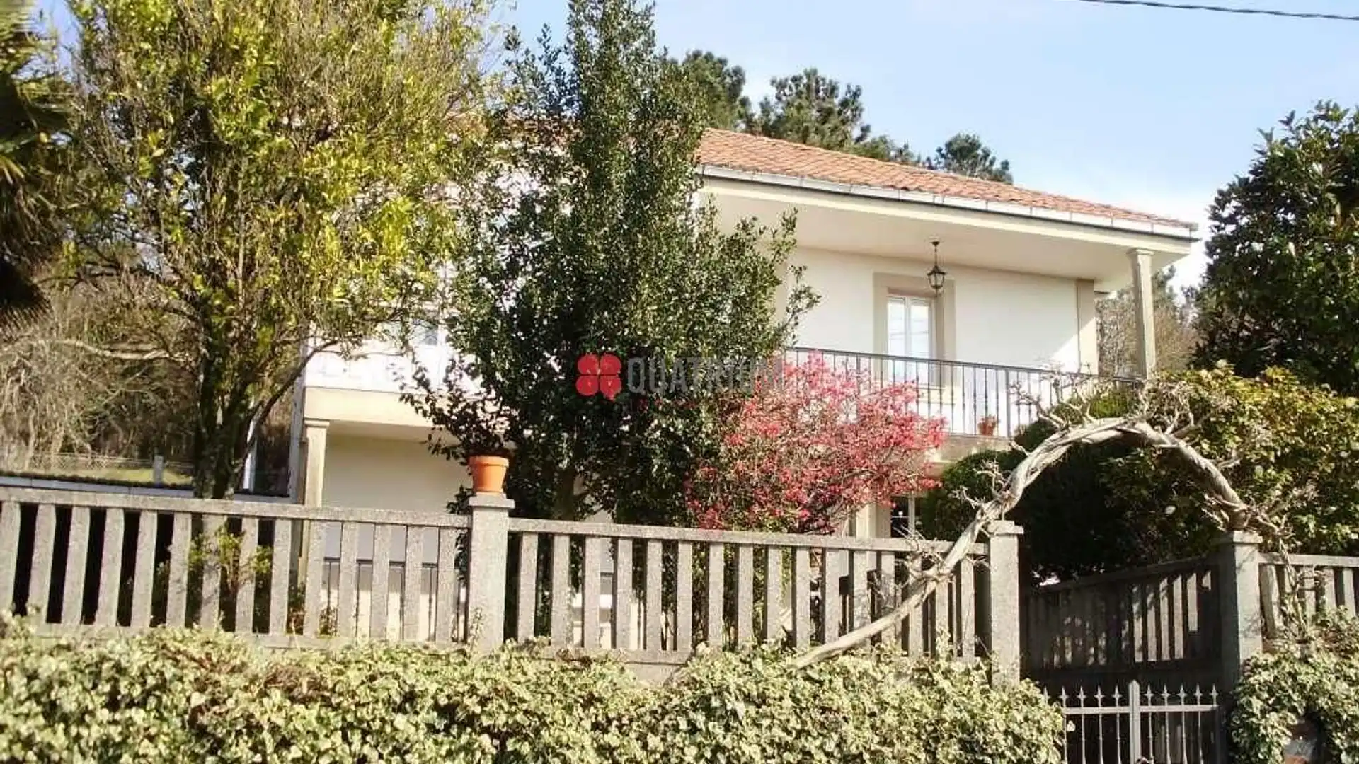 Vista exterior de Casa o xalet en venda en Touro amb Jardí privat, Moblat i Balcó