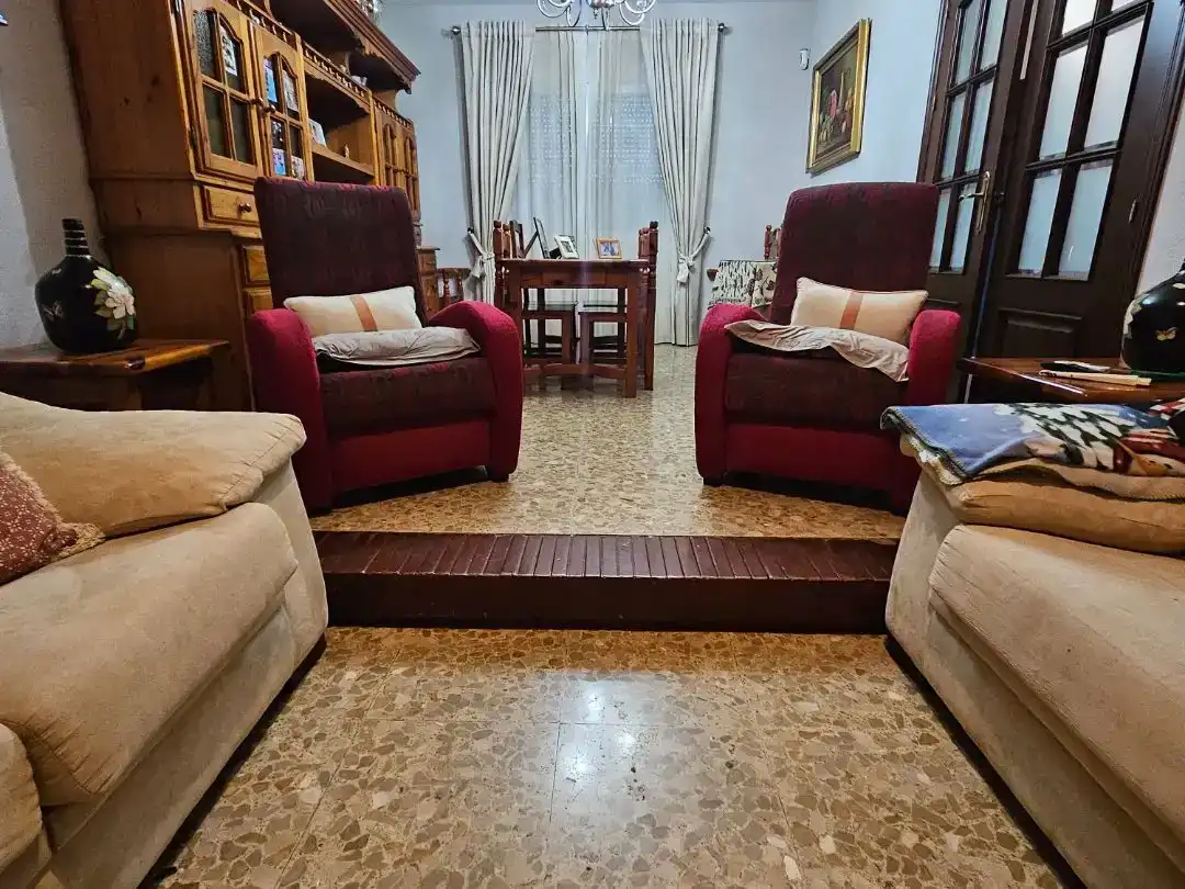 Sala d'estar de Pis en venda en Espartinas amb Aire condicionat, Jardí privat i Piscina