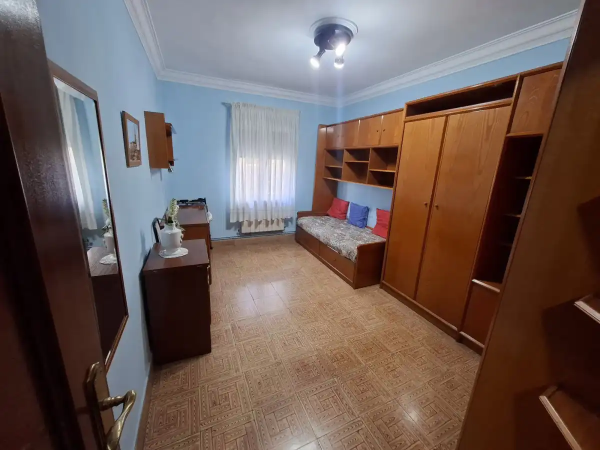 Dormitori de Apartament en venda en Vitoria - Gasteiz amb Calefacció, Parquet i Traster