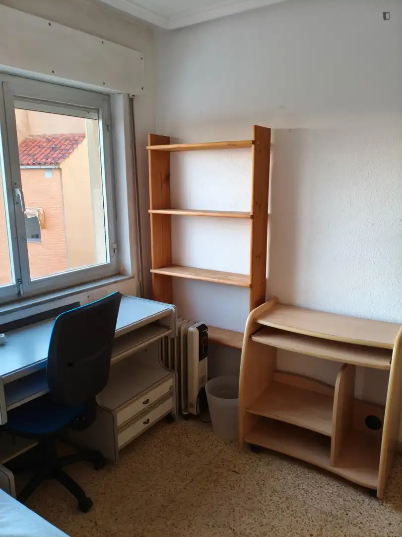 Dormitori de Casa o xalet per a compartir en Salamanca amb Calefacció, Moblat i Forn