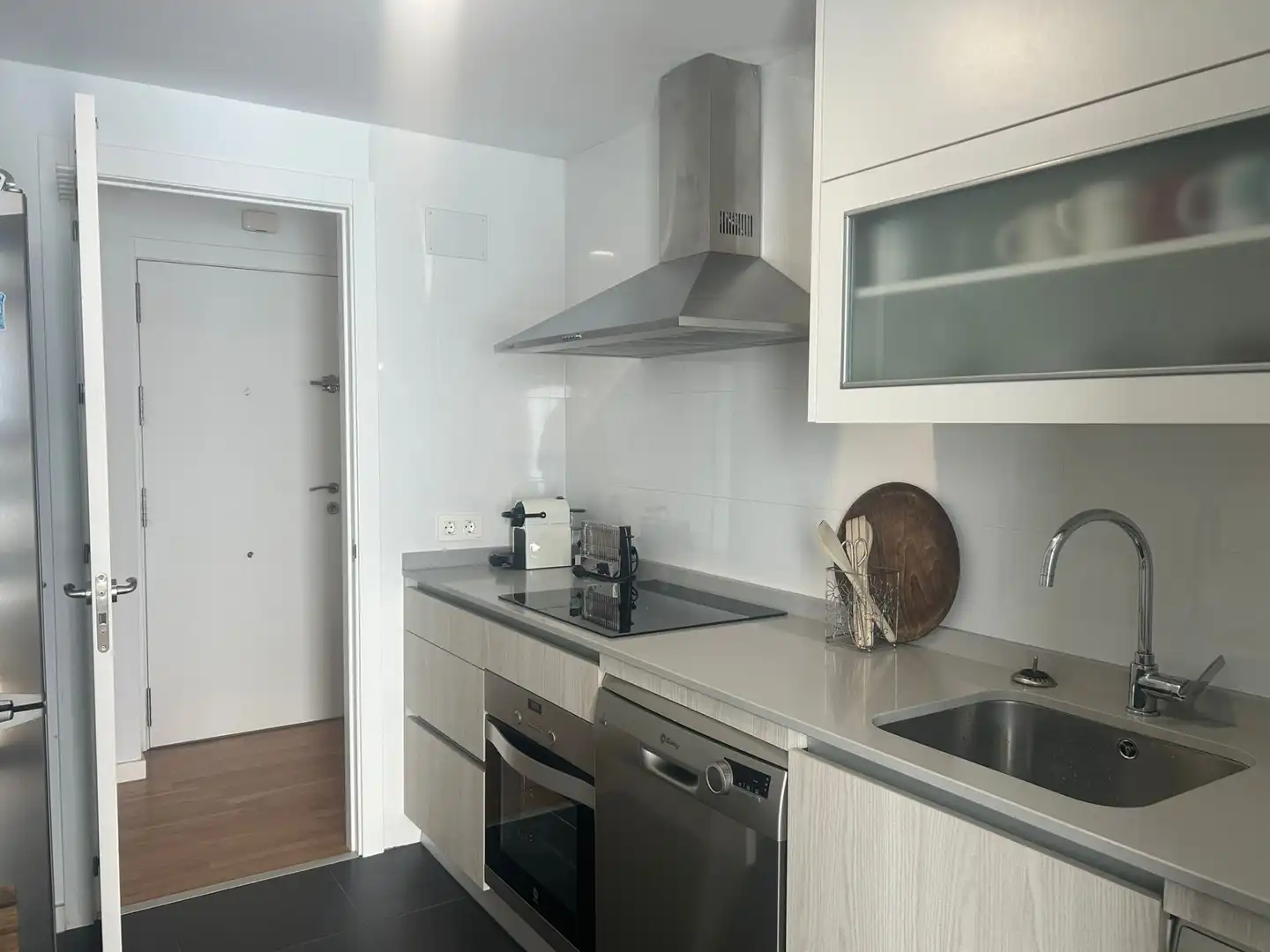 Cuina de Apartament de lloguer en Madrid amb Calefacció, Jardí privat i Terrassa