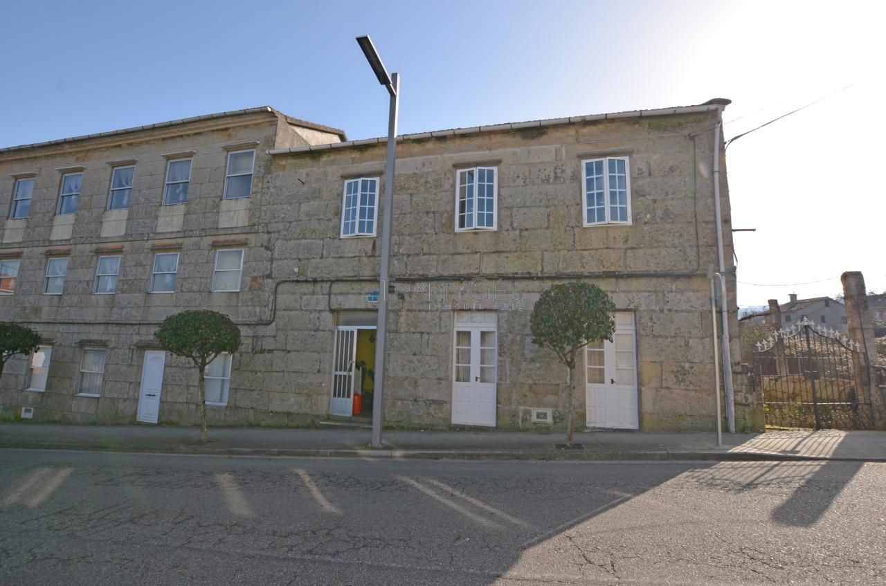 Vista exterior de Casa adosada en venda en Mondariz-Balneario amb Calefacció, Jardí privat i Terrassa