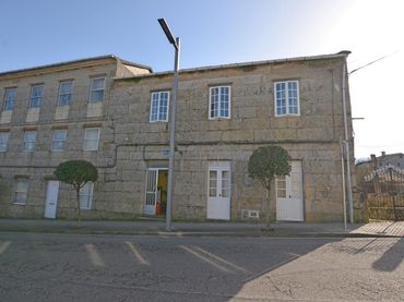 Casa aparellada amb jardí en venda a CONSTITUCION