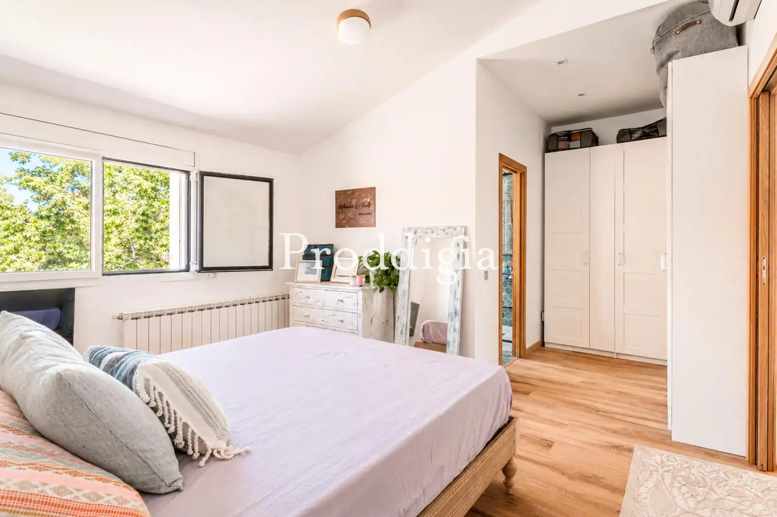 Bedroom of Detached homes for sale in Sant Cugat del Vallès  with Air Conditioner, Heating and Private garden