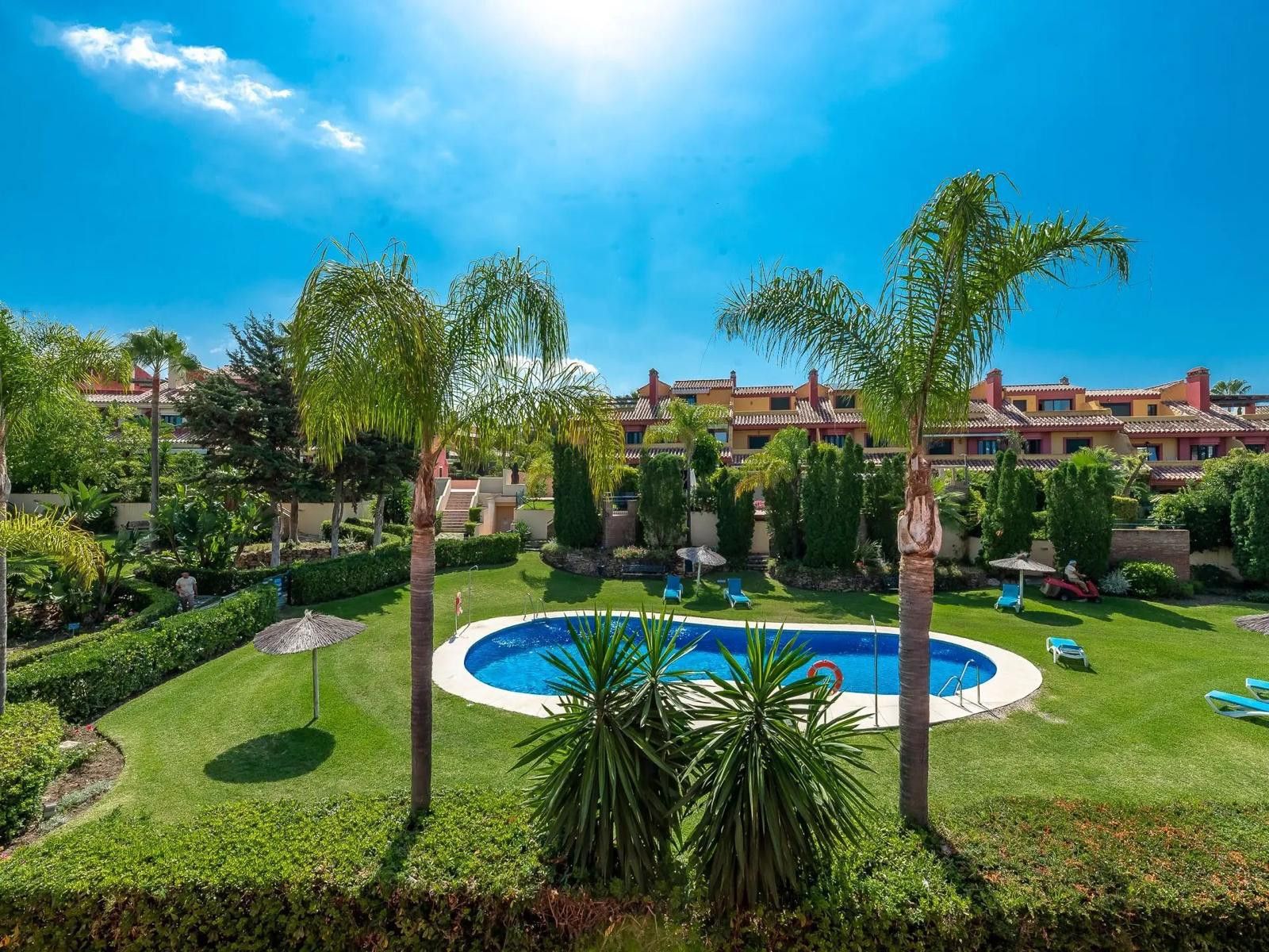Single-family semi-detached to rent in Lomas de Marbella Club