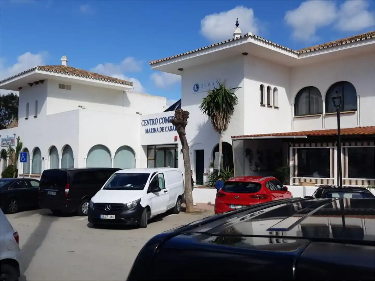 Außenansicht von Fabrikhallen zur Miete in Casares