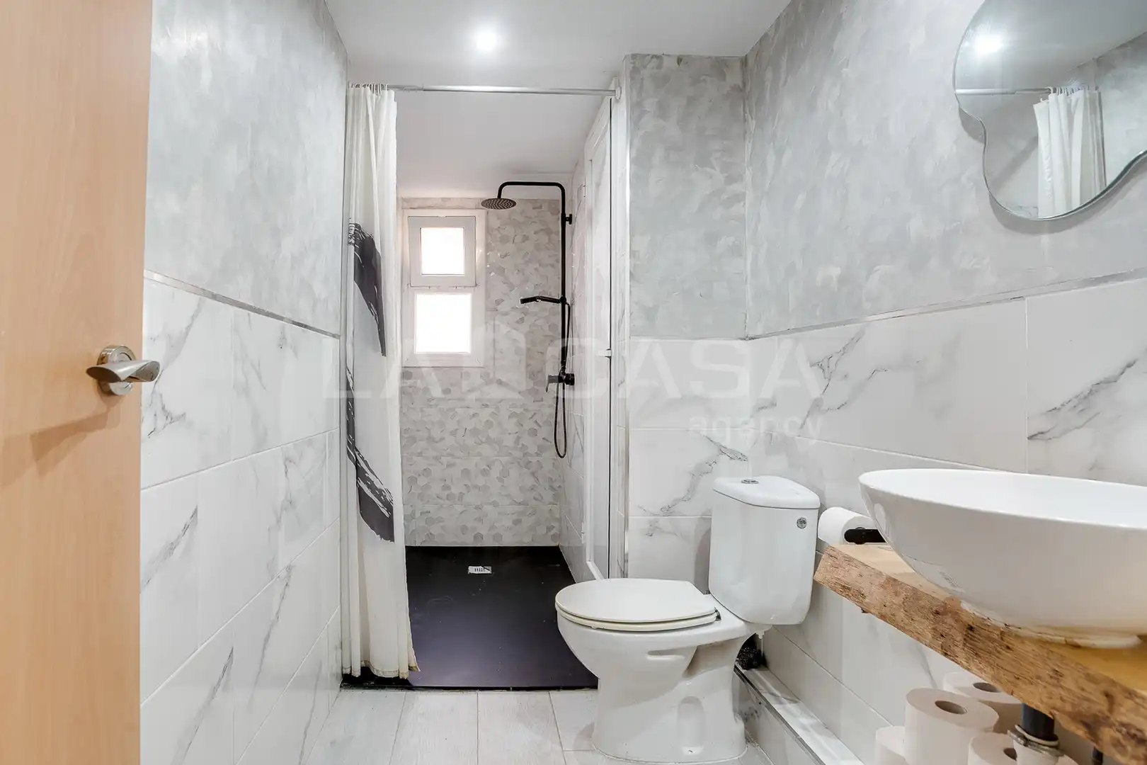 Baño de Planta baja en venta en L'Hospitalet de Llobregat con Horno