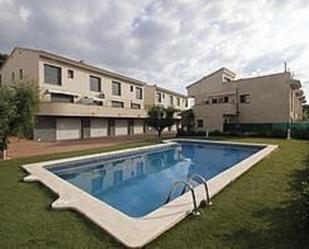 Piscina de Casa adosada de lloguer en Creixell amb Terrassa