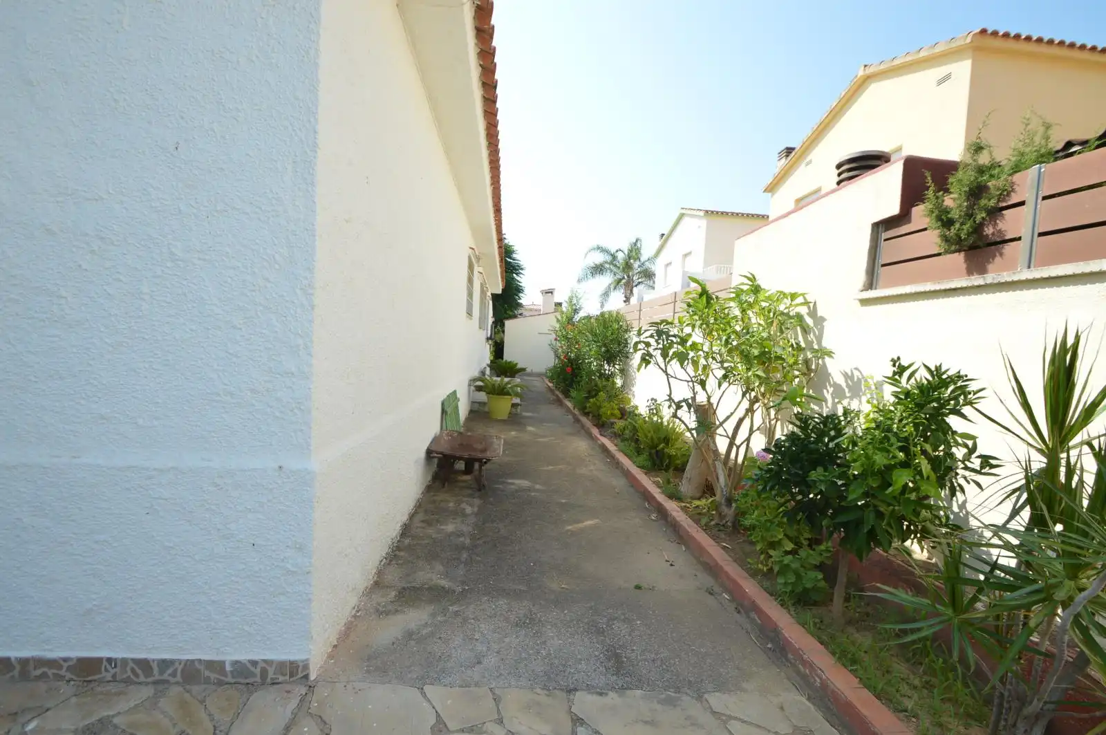 Vista exterior de Casa o xalet en venda en Vinaròs amb Jardí privat, Terrassa i Traster