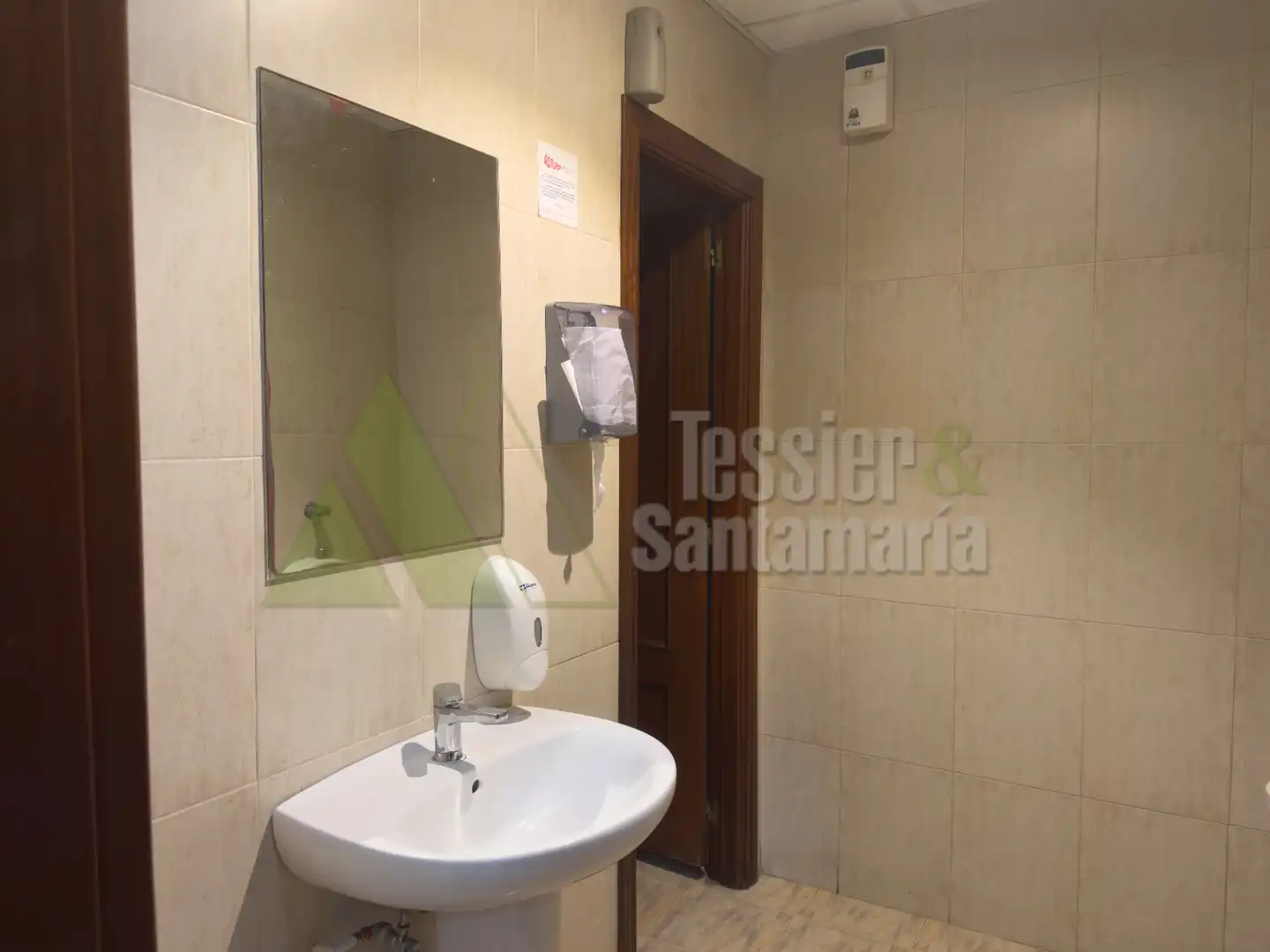 Baño de Local en venta en Gijón 