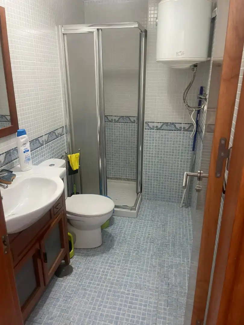 Bathroom of Flat for sale in Granada  with Air Conditioner, Heating and Furnished