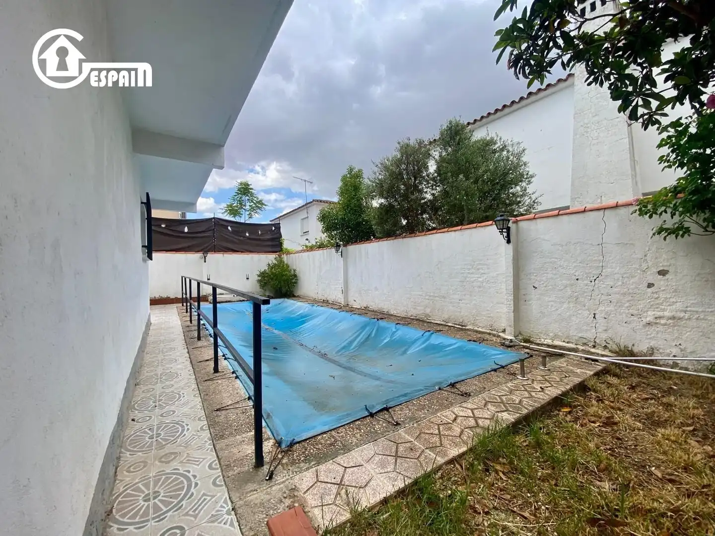 Piscina de Casa adosada en venta en Lillo con Calefacción, Jardín privado y Terraza