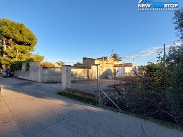 Casa rústica amb jardí en venda a Zurgena