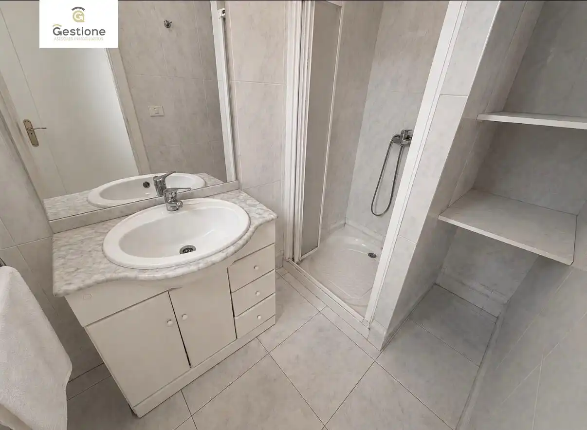 Badezimmer von Einfamilien-Reihenhaus zum Verkauf in Burriana / Borriana mit Balkon