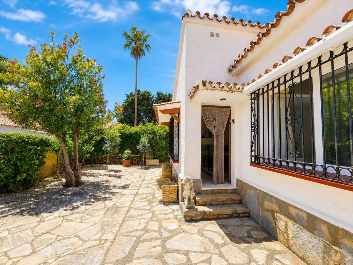 Casa con jardín en venta en La Duquesa, imagen 2