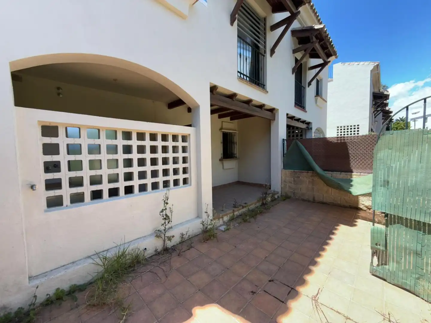 Vista exterior de Casa o xalet en venda en Marbella amb Calefacció, Jardí privat i Terrassa