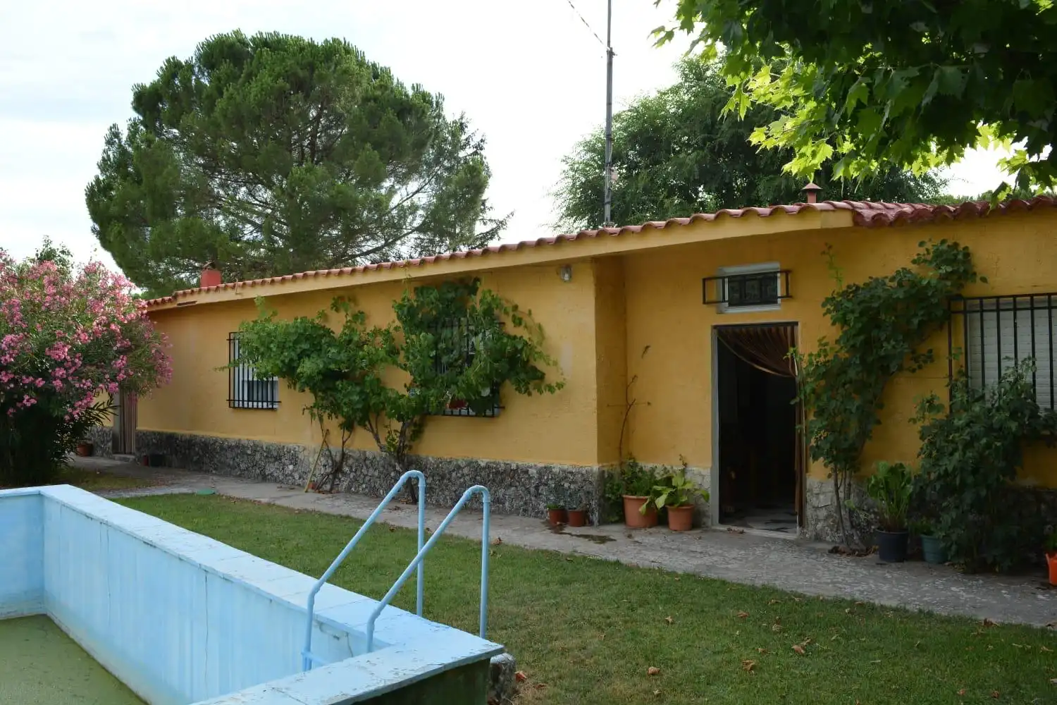 Vista exterior de Casa o chalet en venta en Santibáñez de Valcorba con Calefacción, Jardín privado y Terraza