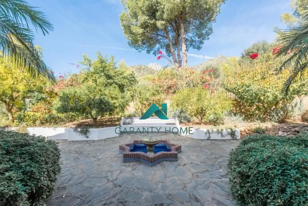 Jardí de Casa o xalet en venda en Marbella amb Aire condicionat, Calefacció i Jardí privat