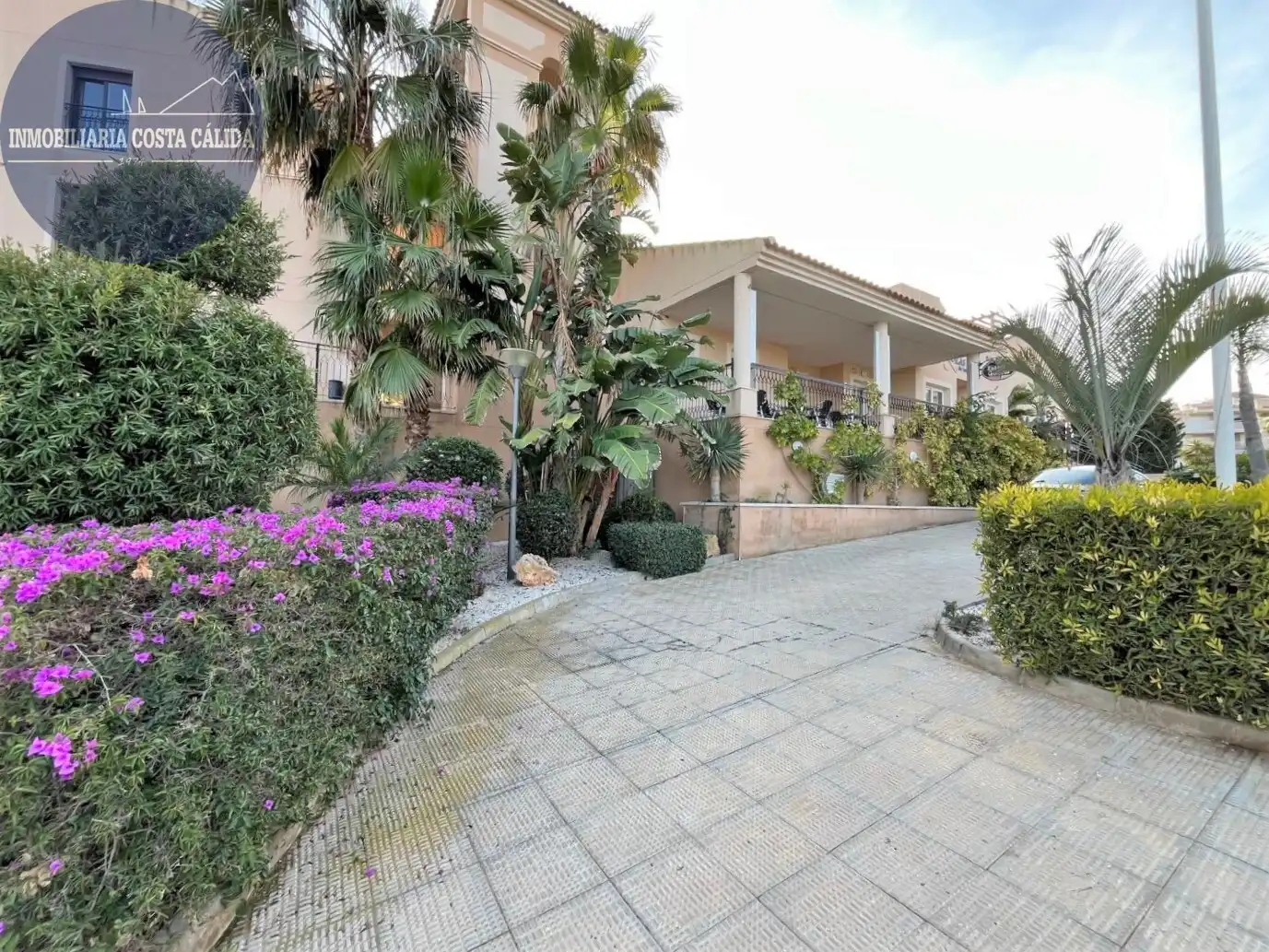 Vista exterior de Apartament en venda en Águilas amb Aire condicionat, Calefacció i Jardí privat