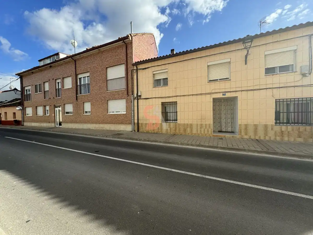Vista exterior de Casa o xalet en venda en Renedo de Esgueva amb Calefacció