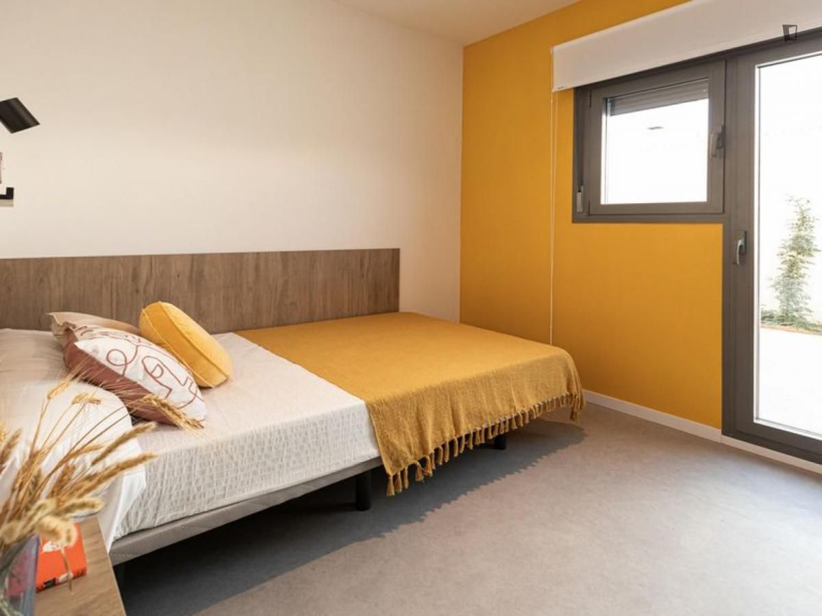 Habitación de Piso de alquiler en  Sevilla Capital con Aire acondicionado, Calefacción y Piscina