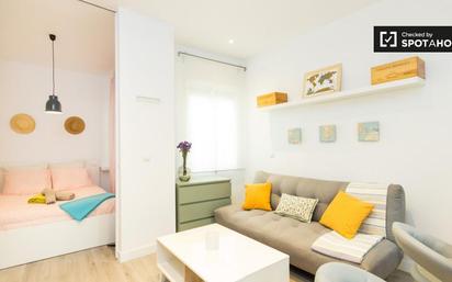 Bedroom of Flat to rent in  Madrid Capital  with Air Conditioner and Balcony