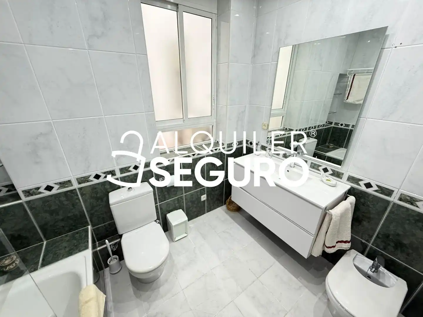 Baño de Piso de alquiler en Madrid con Aire acondicionado, Calefacción y Amueblado