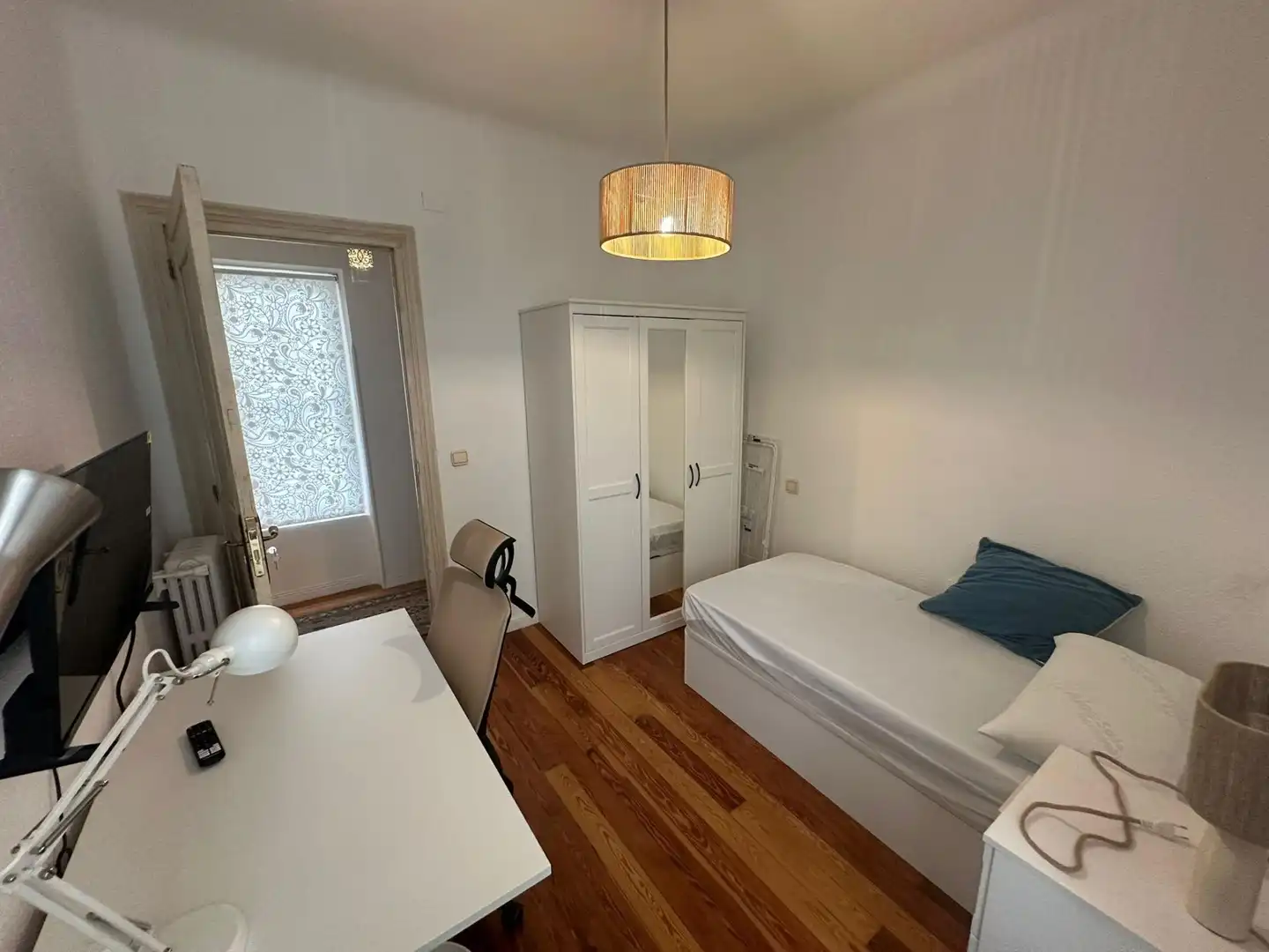 Bedroom of Flat for rent in Burgos  with Heating, Terrace and Furnished