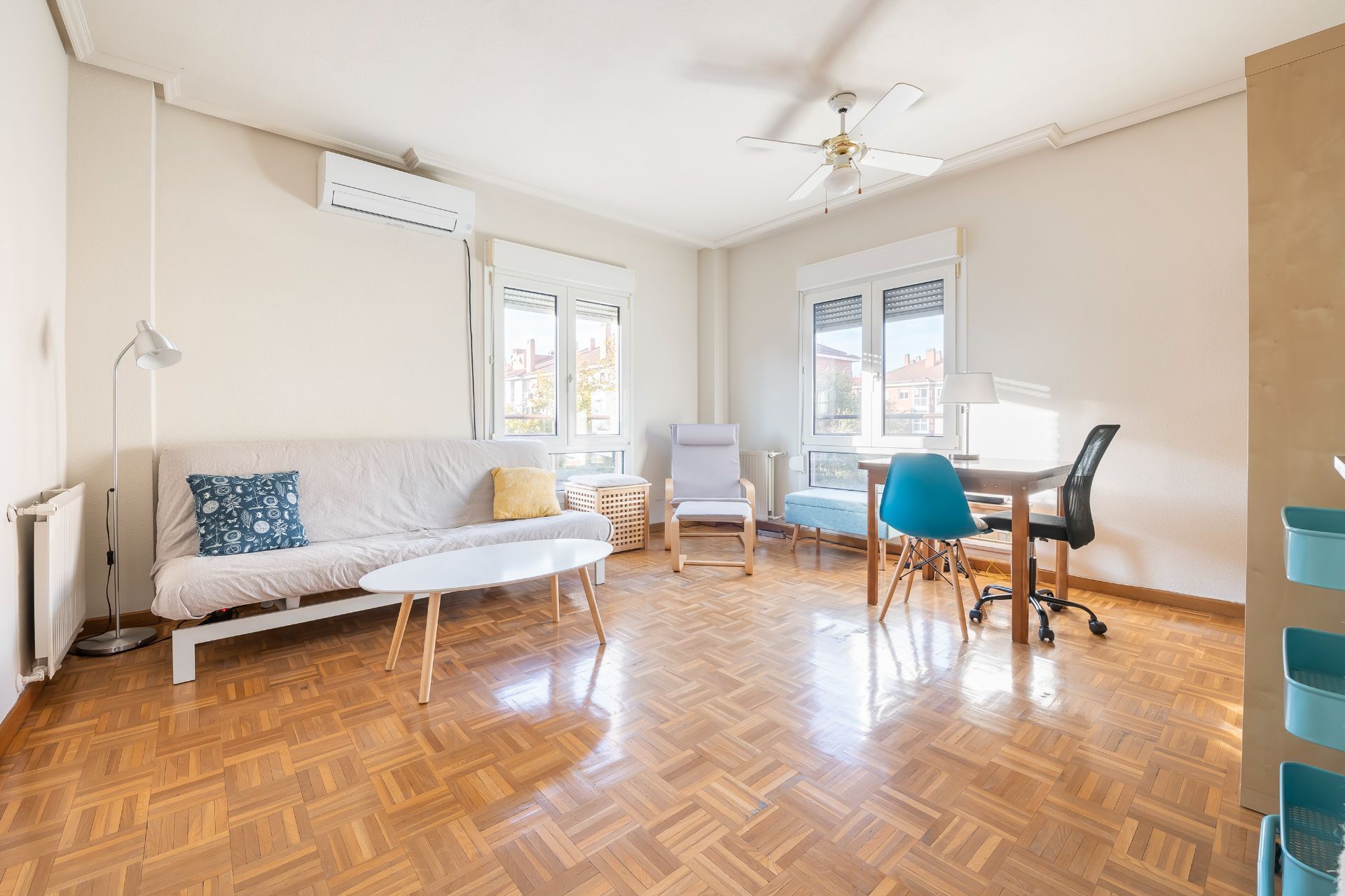 Sala d'estar de Pis en venda en  Madrid Capital amb Aire condicionat, Calefacció i Moblat