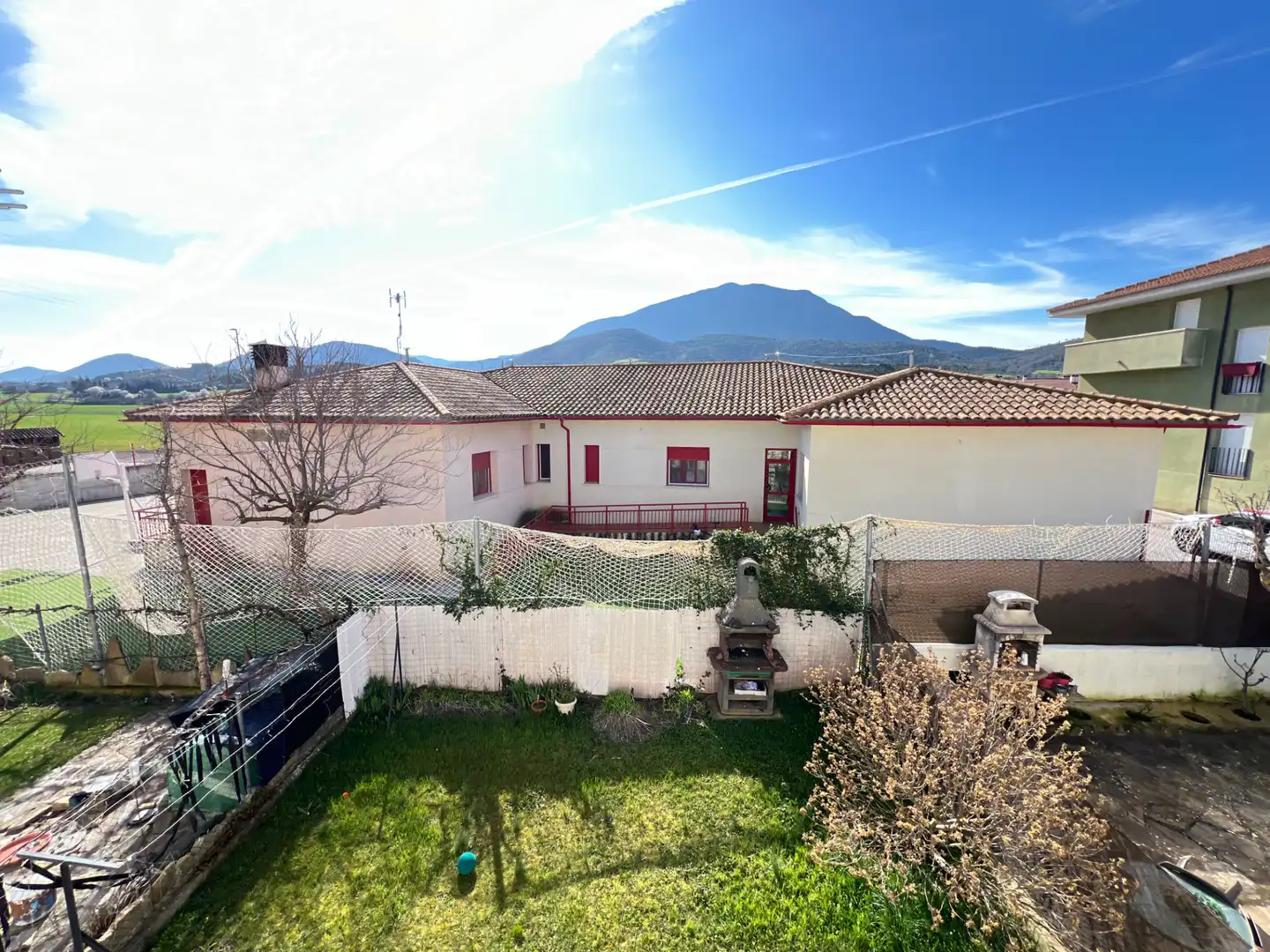 Vista exterior de Casa adosada en venda en Santa Cilia amb Calefacció, Jardí privat i Moblat