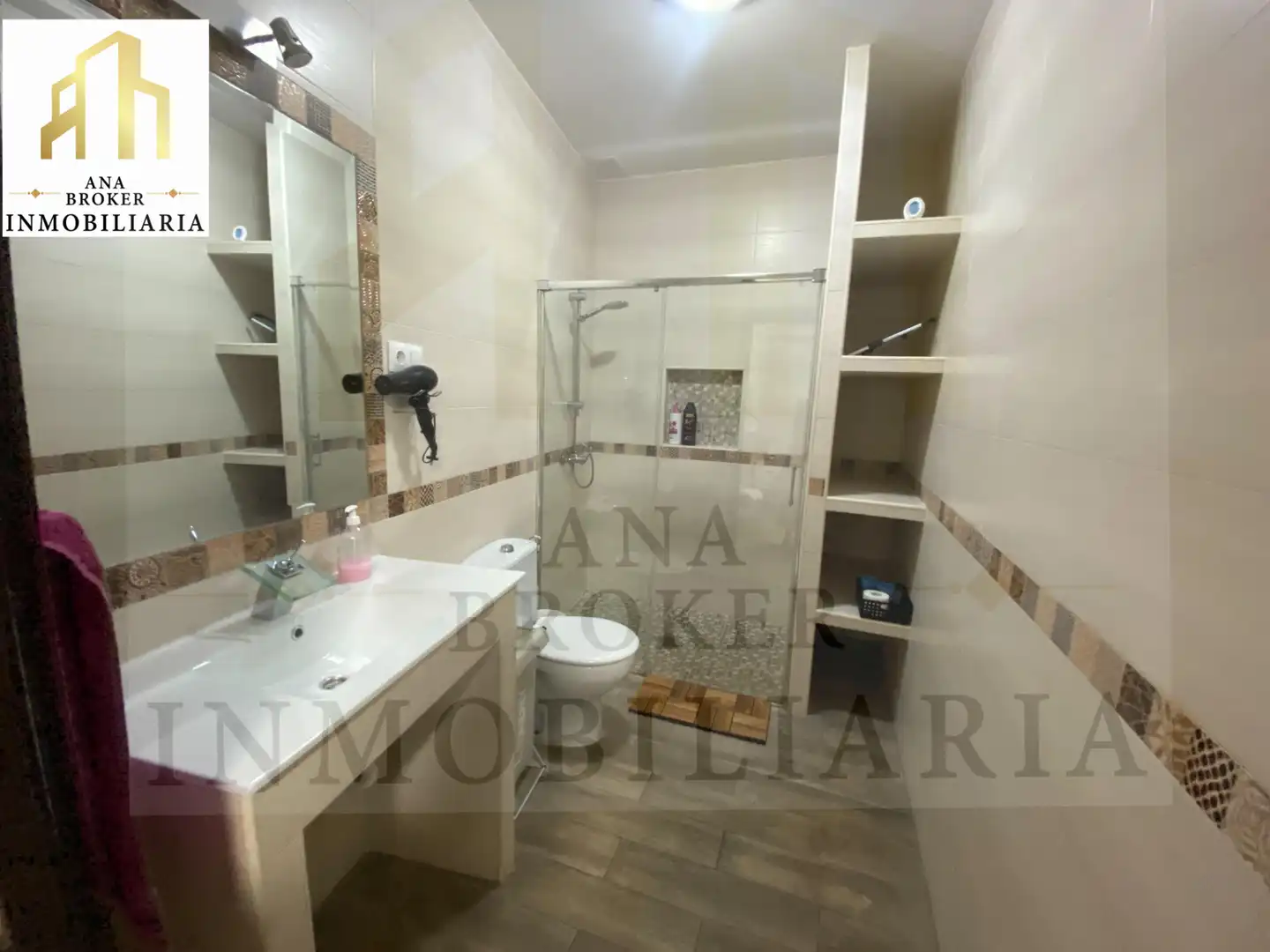 Bany de Casa o xalet en venda en Ronda amb Aire condicionat, Terrassa i Moblat
