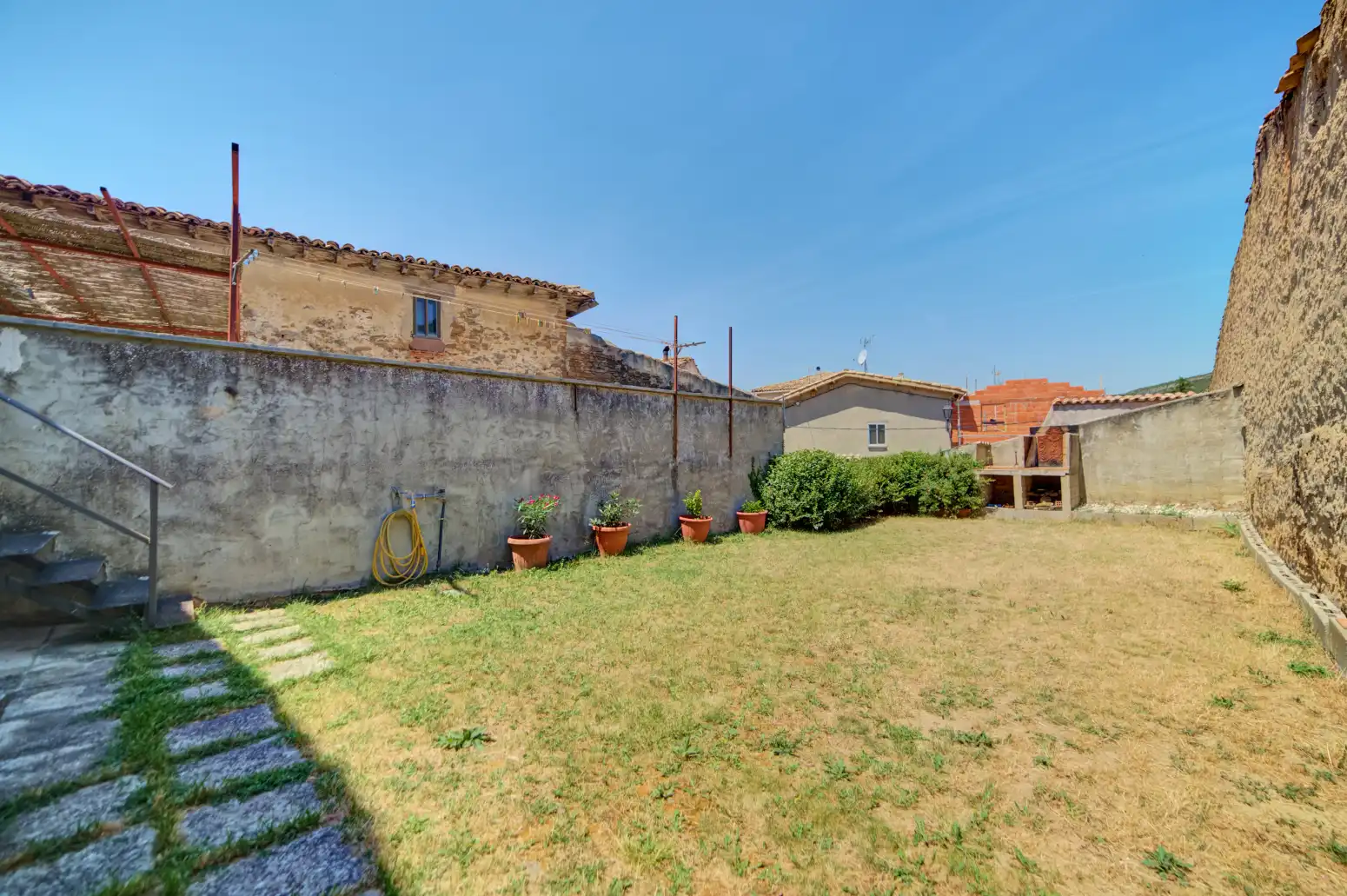 Garden of Detached homes for sale in Liédena  with Heating, Terrace and Storage room
